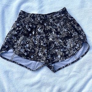 Lululemon Womens Tracker Short Seawheeze 2017 Counter Culture Black White 6‎
